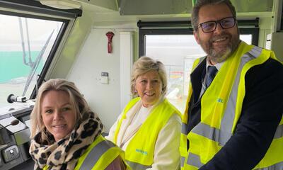 Dorien Cuylaerts samen met Tine Gielis (cd&v) en CEO Gilson
