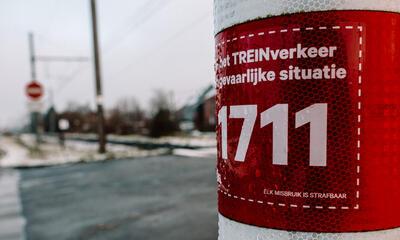 1711 sticker aan overweg