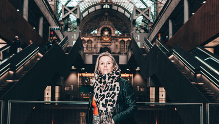 Dorien Cuylaerts in station Antwerpen